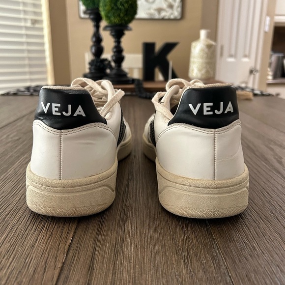 Veja V-10 White and Black Sneakers. Well loved but in good condition. - Picture 5 of 10